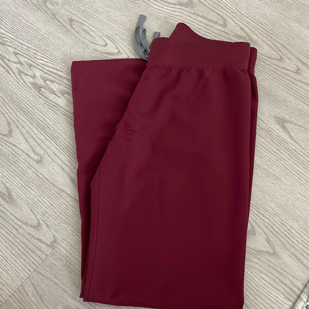 NWOT FIGS Livingston Burgundy Maroon Scrub Pants